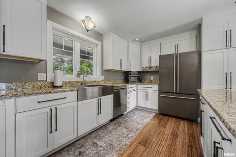 Kitchen - 440 E Walnut St, Dawson, IL 62520 photo 3 of 4