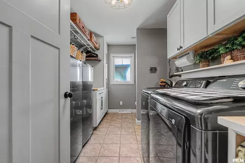 Other - 440 E Walnut St, Dawson, IL 62520 photo 4 of 14
