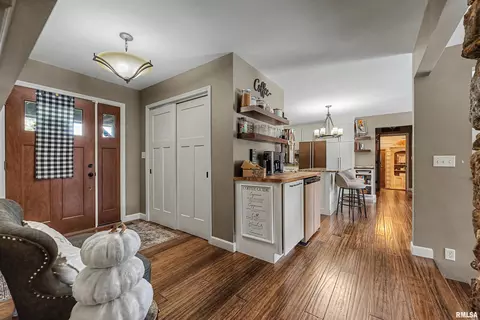 Entry Way - 440 E Walnut St, Dawson, IL 62520 photo 1 of 4