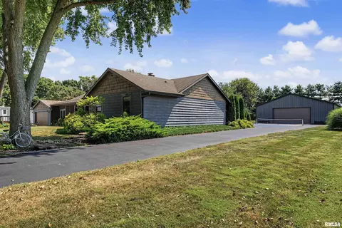 Exterior - 440 E Walnut St, Dawson, IL 62520 photo 3 of 16