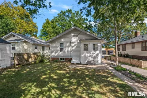 Exterior - 2225 S 6th St, Springfield, IL 62703 photo 4 of 6