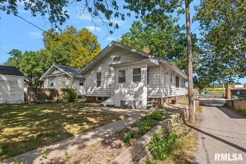 Exterior - 2225 S 6th St, Springfield, IL 62703 photo 3 of 6