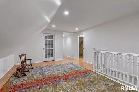 Entry Way - 867 S Douglas St, Springfield, IL 62704 photo 3 of 5