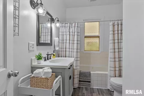 Bath - 867 S Douglas St, Springfield, IL 62704 photo 1 of 1
