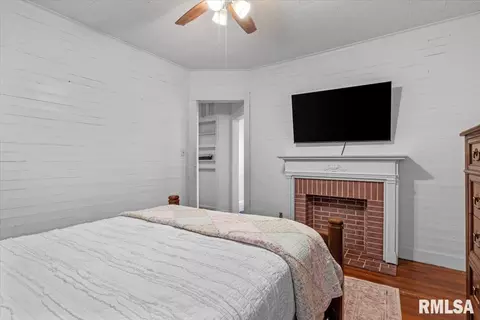Bedroom - 867 S Douglas St, Springfield, IL 62704 photo 5 of 7