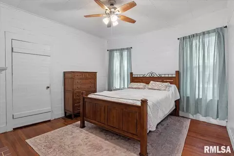 Bedroom - 867 S Douglas St, Springfield, IL 62704 photo 4 of 7