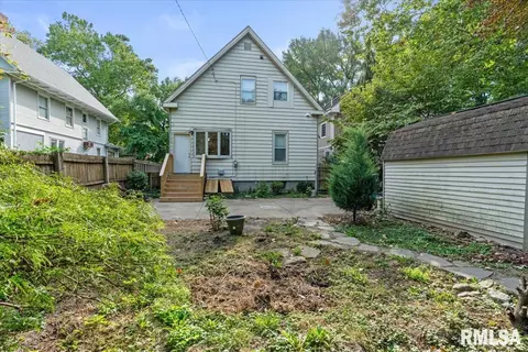 Exterior - 867 S Douglas St, Springfield, IL 62704 photo 5 of 5