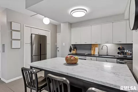 Kitchen - 718 S 7th St, Springfield, IL 62703 photo 4 of 6