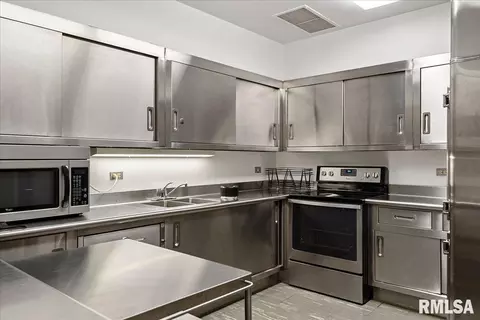Kitchen - 718 S 7th St, Springfield, IL 62703 photo 6 of 6