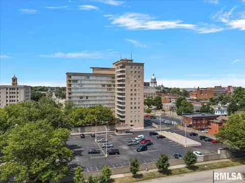 Exterior - 718 S 7th St, Springfield, IL 62703 photo 5 of 12