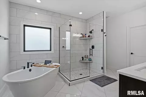 Bath - 3605 Deer Run Dr, Springfield, IL 62711 photo 1 of 7