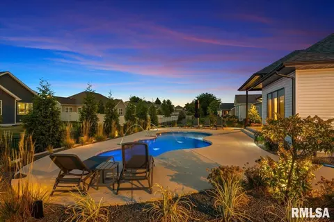 Exterior - 3605 Deer Run Dr, Springfield, IL 62711 photo 6 of 12