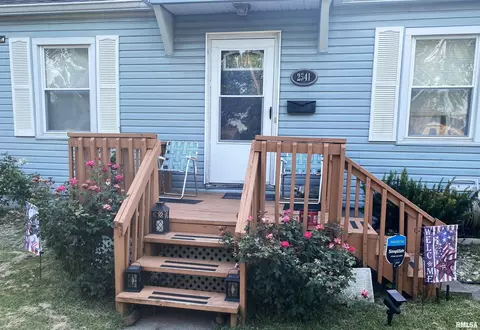 Exterior - 2541 S 4th St, Springfield, IL 62703 photo 3 of 11