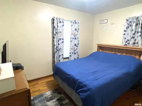 Bedroom - 2541 S 4th St, Springfield, IL 62703 photo 2 of 3