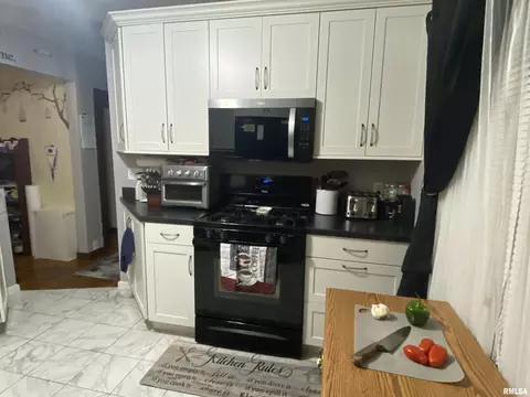 Kitchen - 2541 S 4th St, Springfield, IL 62703 photo 3 of 8