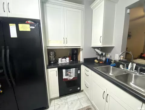Kitchen - 2541 S 4th St, Springfield, IL 62703 photo 2 of 8