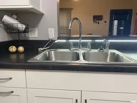 Kitchen - 2541 S 4th St, Springfield, IL 62703 photo 7 of 8