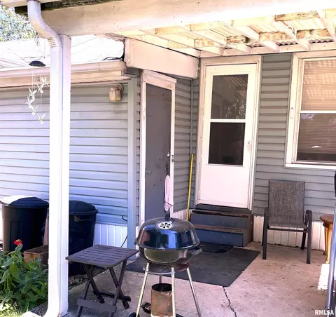 Exterior - 2541 S 4th St, Springfield, IL 62703 photo 9 of 11