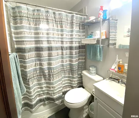 Bath - 2541 S 4th St, Springfield, IL 62703 photo 1 of 1