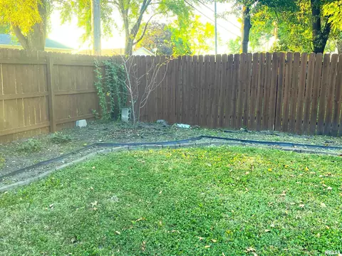 Exterior - 2541 S 4th St, Springfield, IL 62703 photo 6 of 11