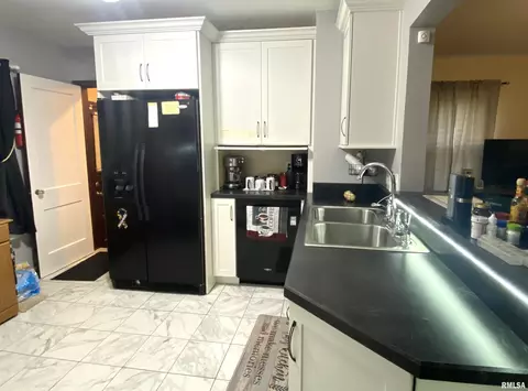 Kitchen - 2541 S 4th St, Springfield, IL 62703 photo 5 of 8