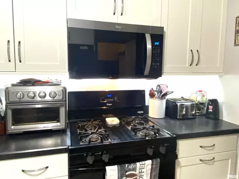 Kitchen - 2541 S 4th St, Springfield, IL 62703 photo 4 of 8