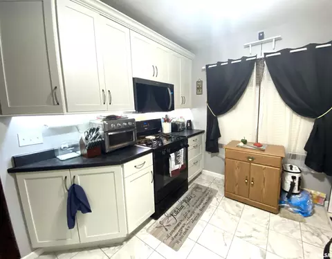 Kitchen - 2541 S 4th St, Springfield, IL 62703 photo 1 of 8