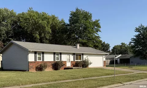 2104 Scarbrough Rd, Springfield, IL 62702 photo 2