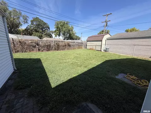 Exterior - 1709 Albert St, Springfield, IL 62702 photo 7 of 9
