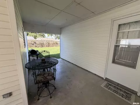 Exterior - 1709 Albert St, Springfield, IL 62702 photo 5 of 9
