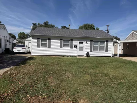 Exterior - 1709 Albert St, Springfield, IL 62702 photo 2 of 9