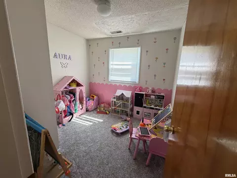 Bedroom - 1709 Albert St, Springfield, IL 62702 photo 4 of 4