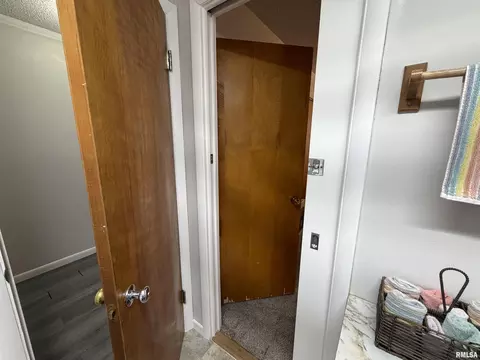 Entry Way - 1709 Albert St, Springfield, IL 62702 photo 2 of 3