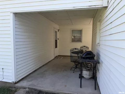 Exterior - 1709 Albert St, Springfield, IL 62702 photo 8 of 9