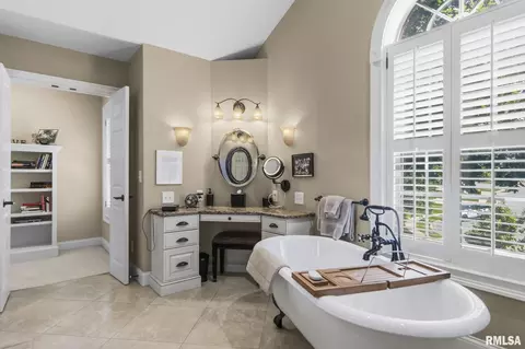 Bath - 4300 Turtle Bay, Springfield, IL 62711 photo 4 of 9