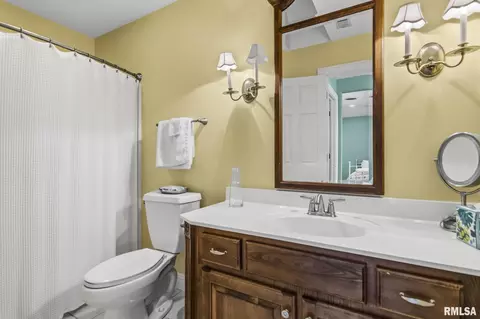 Bath - 4300 Turtle Bay, Springfield, IL 62711 photo 5 of 9