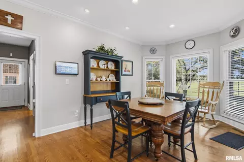 Dining - 4300 Turtle Bay, Springfield, IL 62711 photo 4 of 5