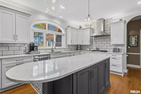 Kitchen - 4300 Turtle Bay, Springfield, IL 62711 photo 5 of 6
