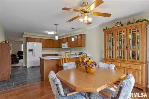 Dining - 3206 Sequoia Dr, Springfield, IL 62712 photo 2 of 3