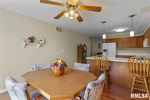 Dining - 3206 Sequoia Dr, Springfield, IL 62712 photo 3 of 3