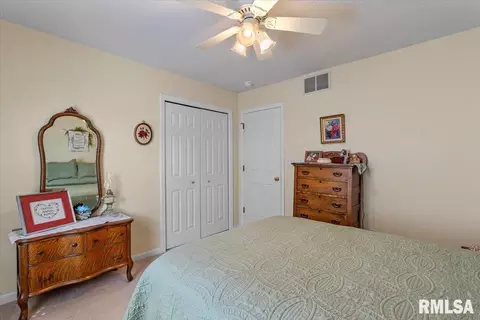 Bedroom - 3206 Sequoia Dr, Springfield, IL 62712 photo 6 of 8