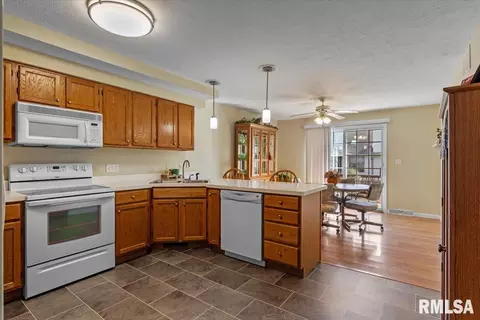 Kitchen - 3206 Sequoia Dr, Springfield, IL 62712 photo 2 of 3