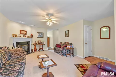Living - 3206 Sequoia Dr, Springfield, IL 62712 photo 1 of 2