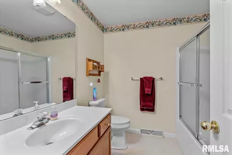 Bath - 3206 Sequoia Dr, Springfield, IL 62712 photo 3 of 3