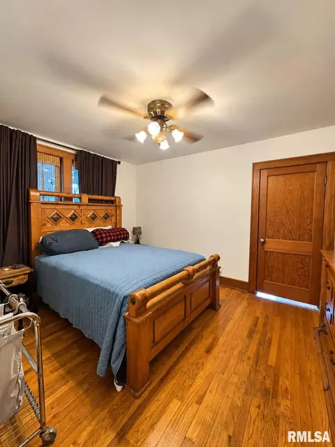 Bedroom - 1348 S 28th St, Quincy, IL 62301 photo 2 of 3