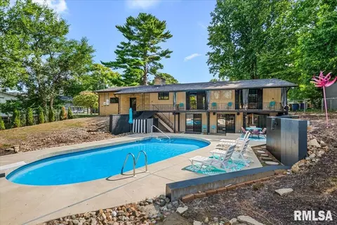 Exterior - 39 Crestview Dr, Chatham, IL 62629 photo 5 of 11