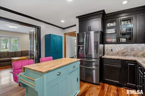 Kitchen - 39 Crestview Dr, Chatham, IL 62629 photo 4 of 6
