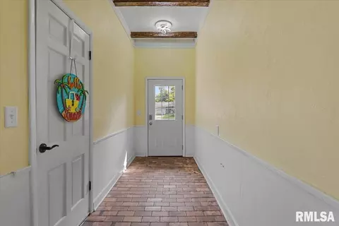 Entry Way - 39 Crestview Dr, Chatham, IL 62629 photo 3 of 4