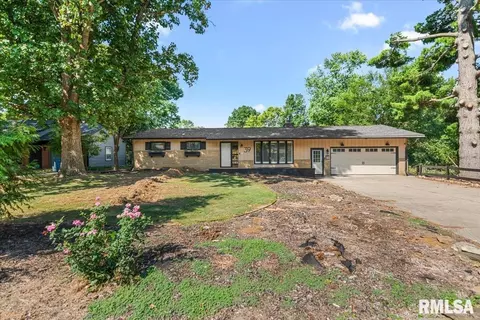 Exterior - 39 Crestview Dr, Chatham, IL 62629 photo 2 of 11
