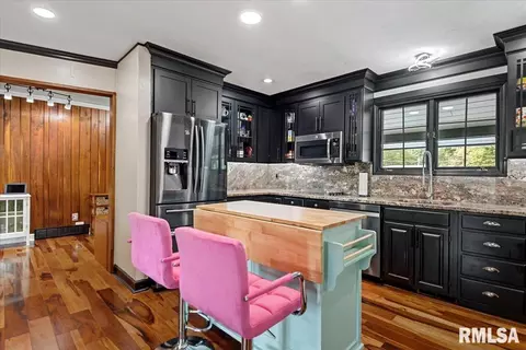 Kitchen - 39 Crestview Dr, Chatham, IL 62629 photo 3 of 6